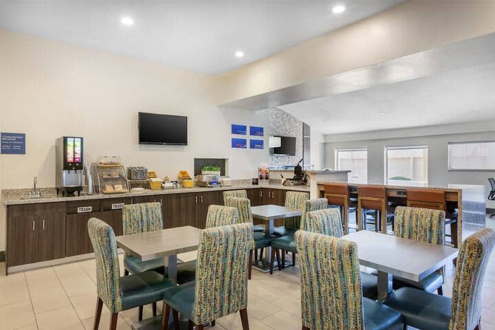 Breakfast area