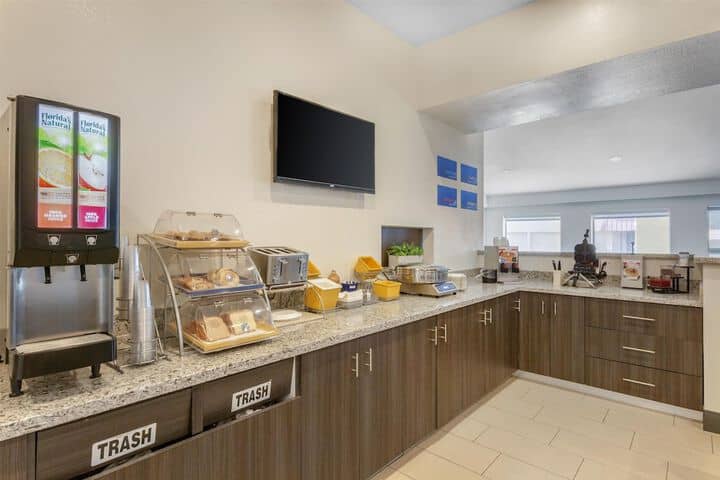 Breakfast area